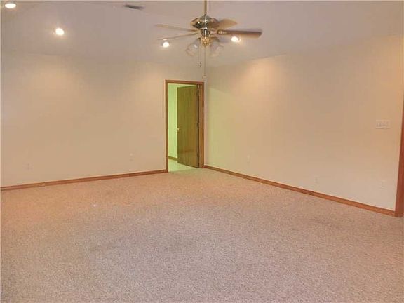 3rd image of 61290 Holly Dr
