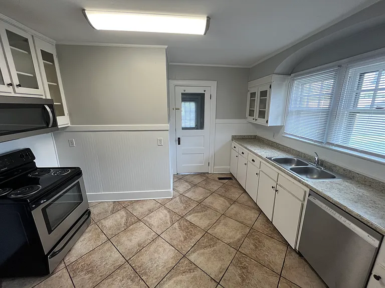 5510 Miller Dr — Photo 3