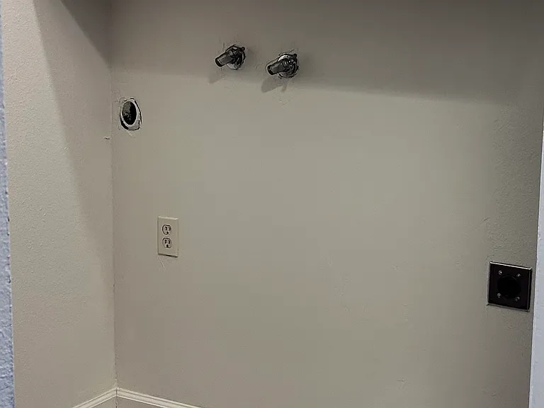 968 Cyndi Cir #B — Photo 11