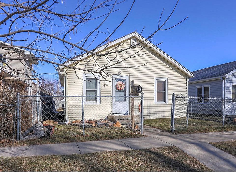 1st image of 2738 6th Ave