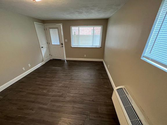 5th image of 917 9th Ave W #5