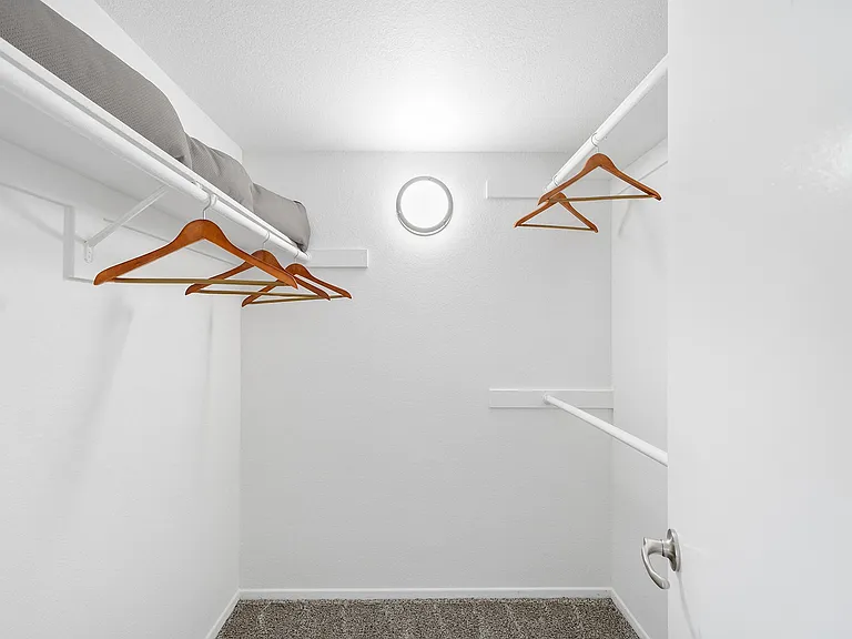 Hampton Pointe — Photo 13