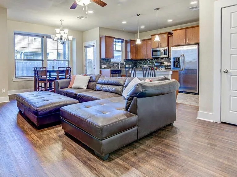 7508 Easy Wind Dr — Photo 2