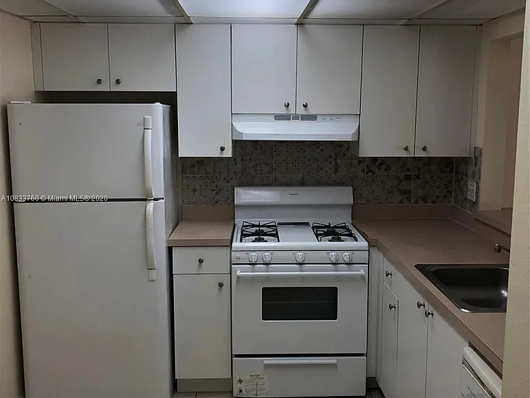 18101 NW 68th Ave #E207 — Photo 5