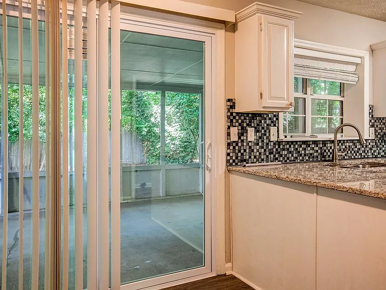 4941 Tanners Spring Dr — Photo 9