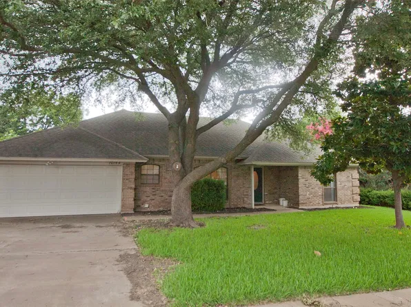 10144 Stoneleigh Dr, Benbrook, TX 76126