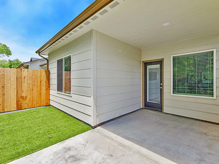1014 SE 10th Ter — Photo 25