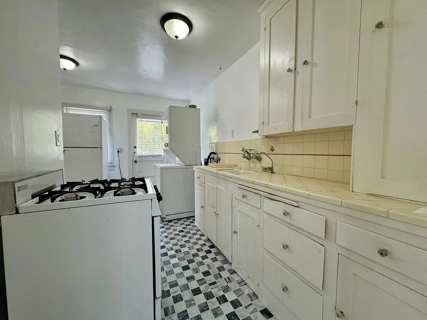 Gillette Crescent — Photo 4