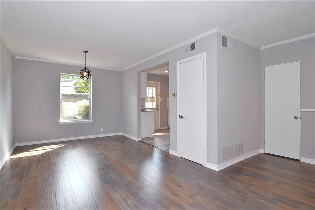 2 bed, 1147 sqft, $1,950 — Photo 2