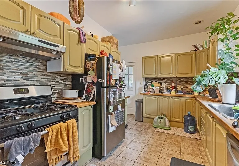 20 Howe Ave #2 — Photo 10