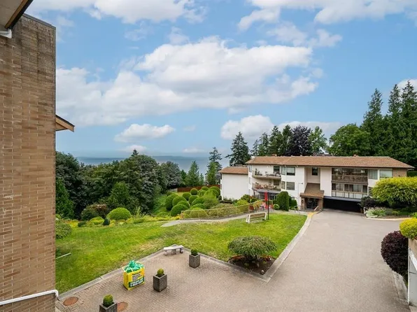 1350 Vidal St #406, White Rock, BC V4B 5G6