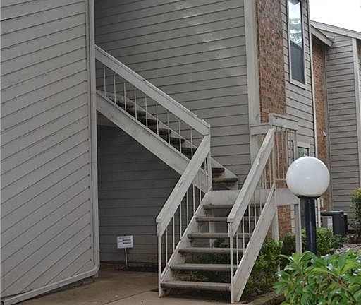 3rd image of 1200 Riverchase Ln Unit 227