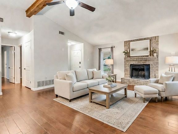 3rd image of 1041 S Riverside Dr