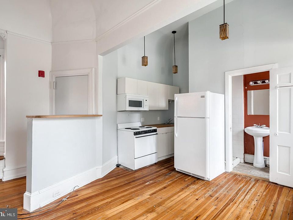 1st image of 5049 Spruce St APT 1R