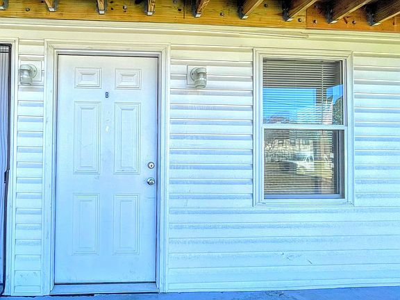 2nd image of 2231 E Washington St #B