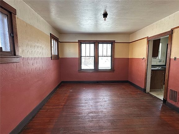 5th image of 3733 Superior St