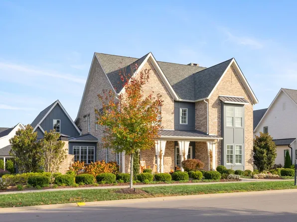 8808 Edgecomb Dr, College Grove, TN 37046