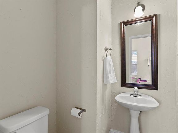3rd image of 1601 Prescott Cir