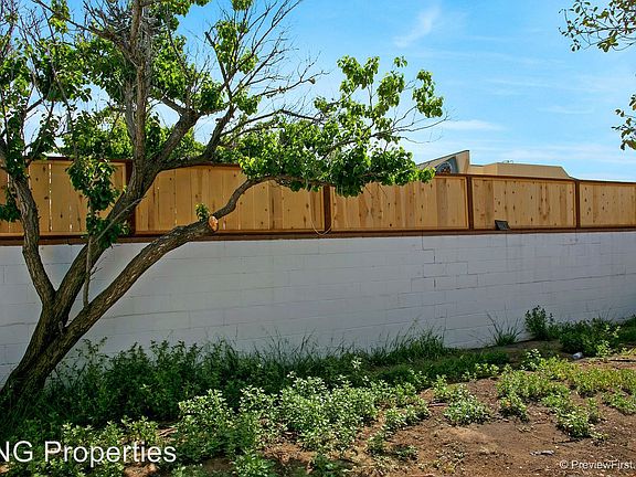4th image of 440 N Acacia Ave