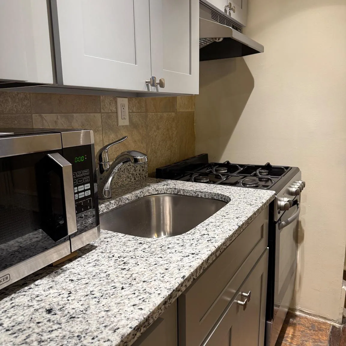 1 bed, 1.0 bath, 5000 sqft, $1,175 — Photo 2