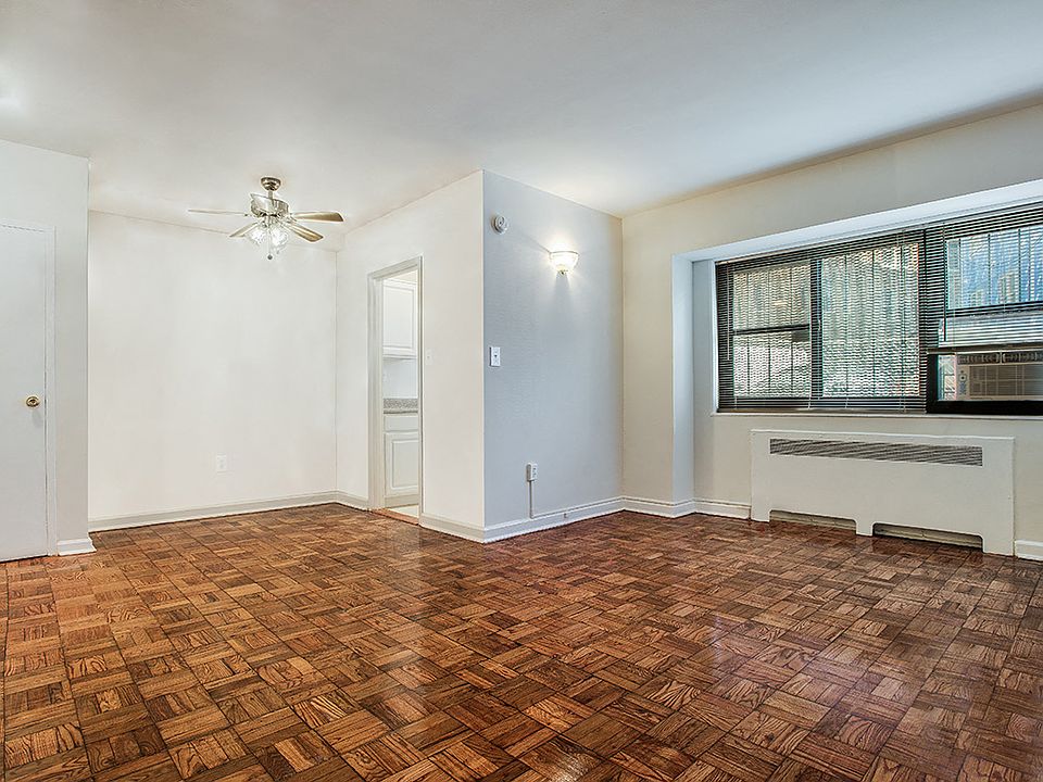 One-bedroom apartment living and dining area