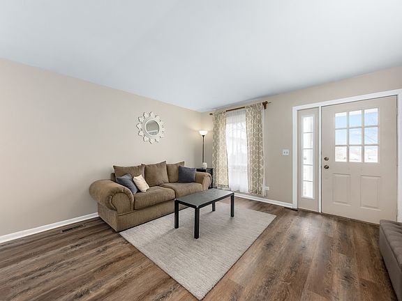 3rd image of 7055 Yorkshire Dr