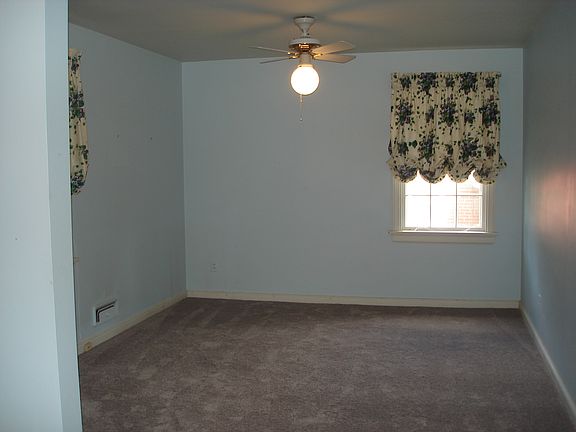 Big master w/ great closets