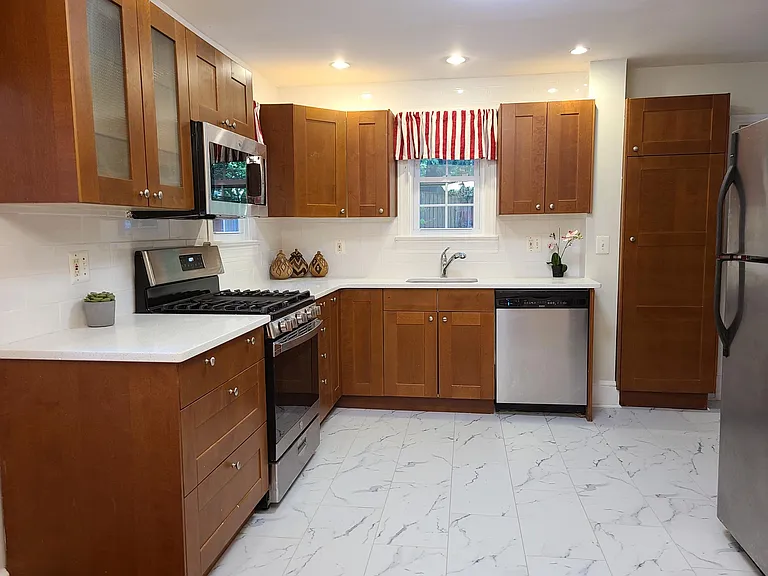 403 Thayer Ave — Photo 3