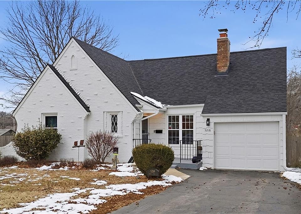 n.♡ 5218 N Spruce Ave, Kansas City, MO 64119 | Zillow