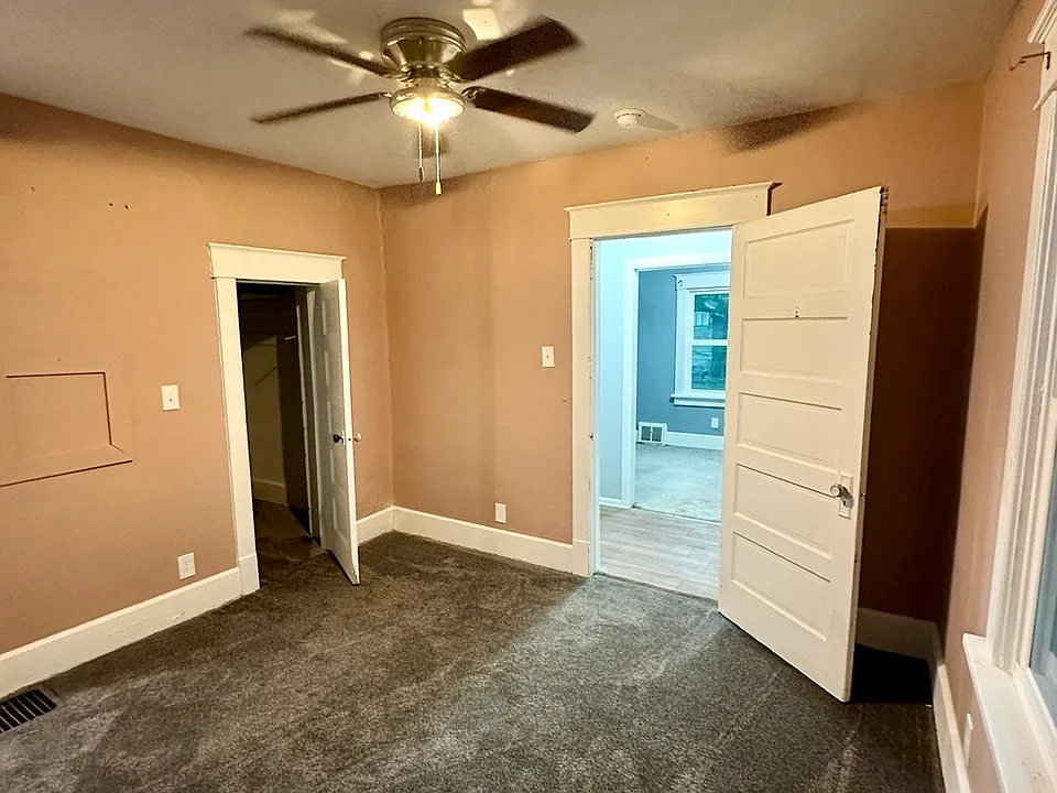 221 W Memorial Dr