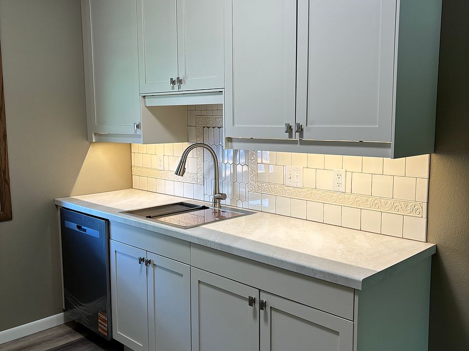 1st image of 275 1/2 5th Ave #1