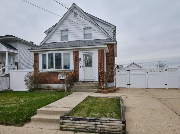 1829 Evergreen Avenue, East Meadow, NY 11554