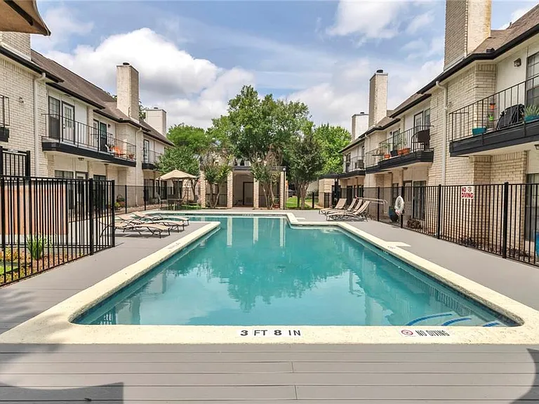1307 Kinney Ave #110 — Photo 15