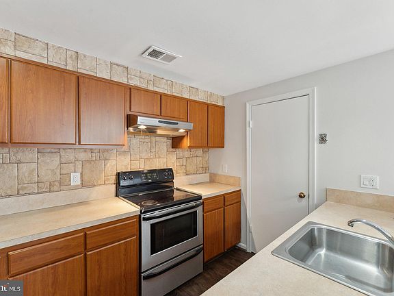 4th image of 4411 Pembrook Village Dr #101