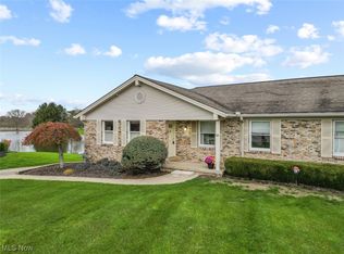 30 Lakeview Cir, Canfield, OH 44406