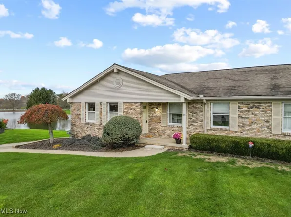 30 Lakeview Cir, Canfield, OH 44406