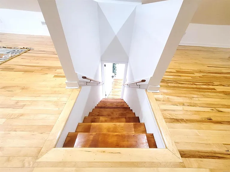 17 Woodlawn Ave — Photo 4