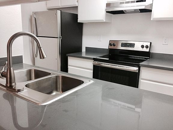 3rd image of 215 Grove Acre Ave APT 10