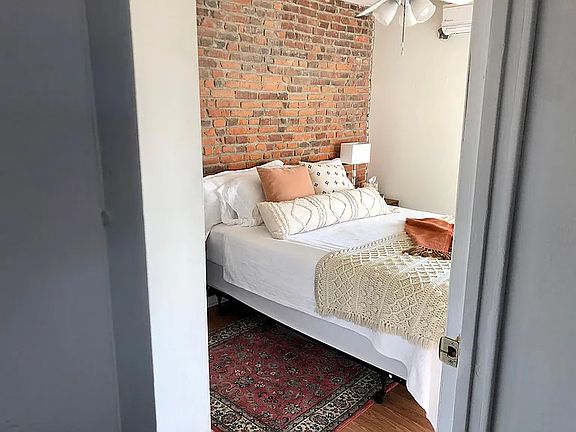 3rd image of 1634 Mount Vernon St #3R