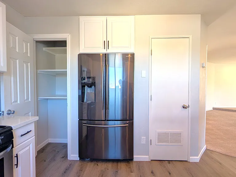 1514 N Elaine Way — Photo 6