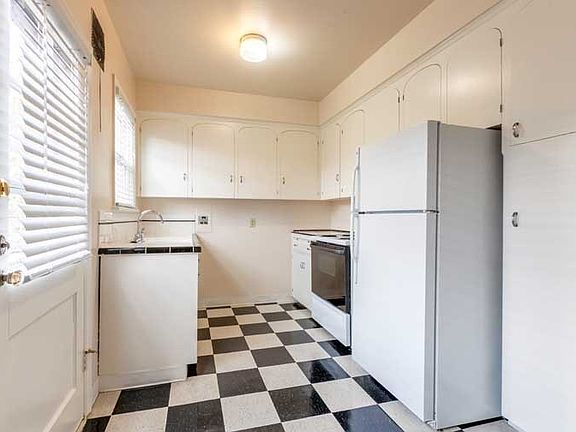 2nd image of 4405 NE Hoyt St #4501