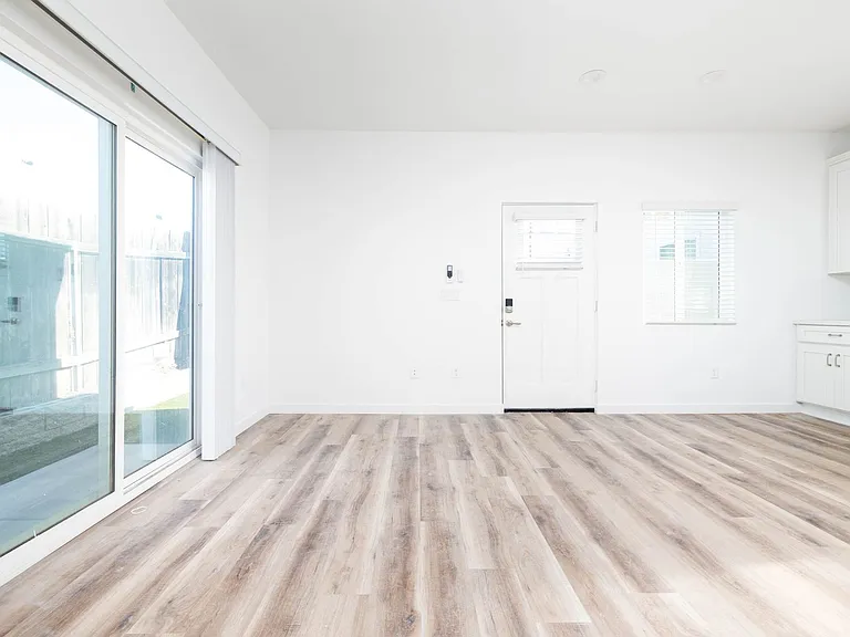 3990 Darwin Ave — Photo 4