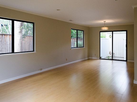2nd image of 724 Roble Ave
