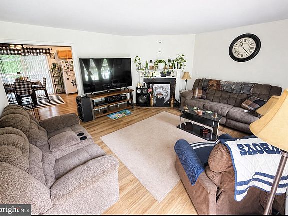 2nd image of 8706 Elm Rd