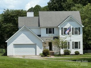 61 Rolling Hills Rd, Mills River, NC 28759