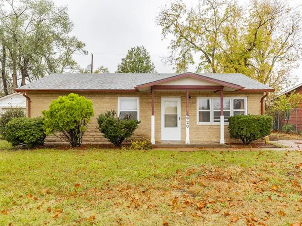920 Cherokee Dr, Salina, KS 67401