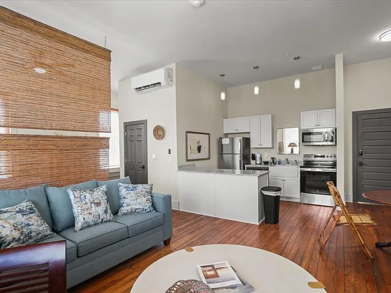 127H W Evans St — Photo 9
