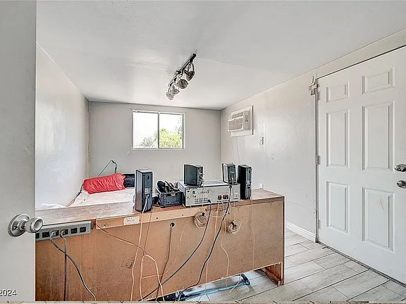 3rd image of 2129 Ballard Dr APT C