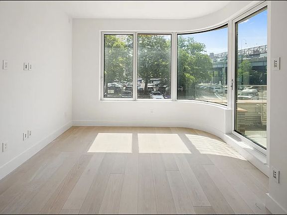 2nd image of 208 Delancey St #2A