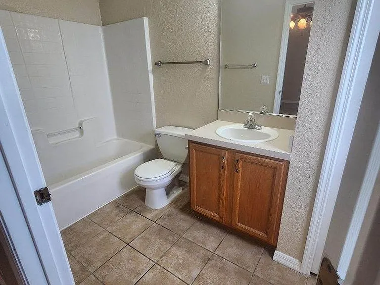 161 Eagle Point Blvd — Photo 2